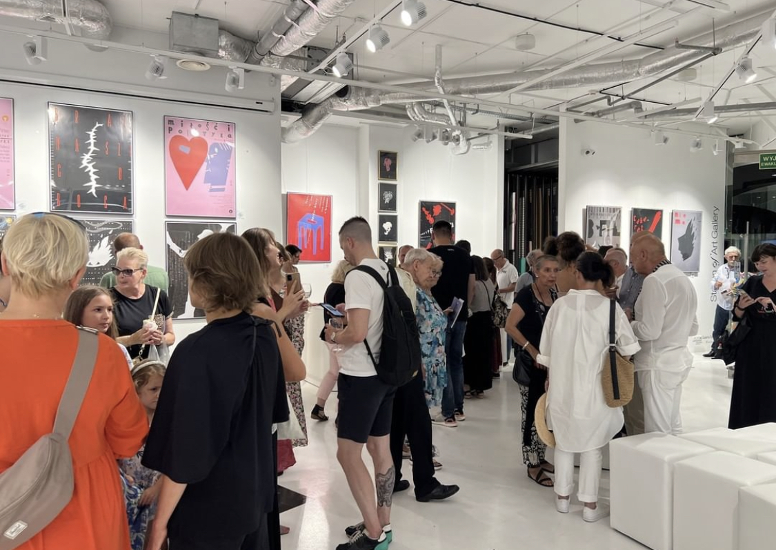 SoA_Gallery's tweet photo. GM! About last night… private view of our new exhibition of the posters by a legend #LechMajewski! Full house 😄
Have a lovely Friday!
#nftgallery #nftcommunity #artexhibition https://t.co/lub12lbM8o