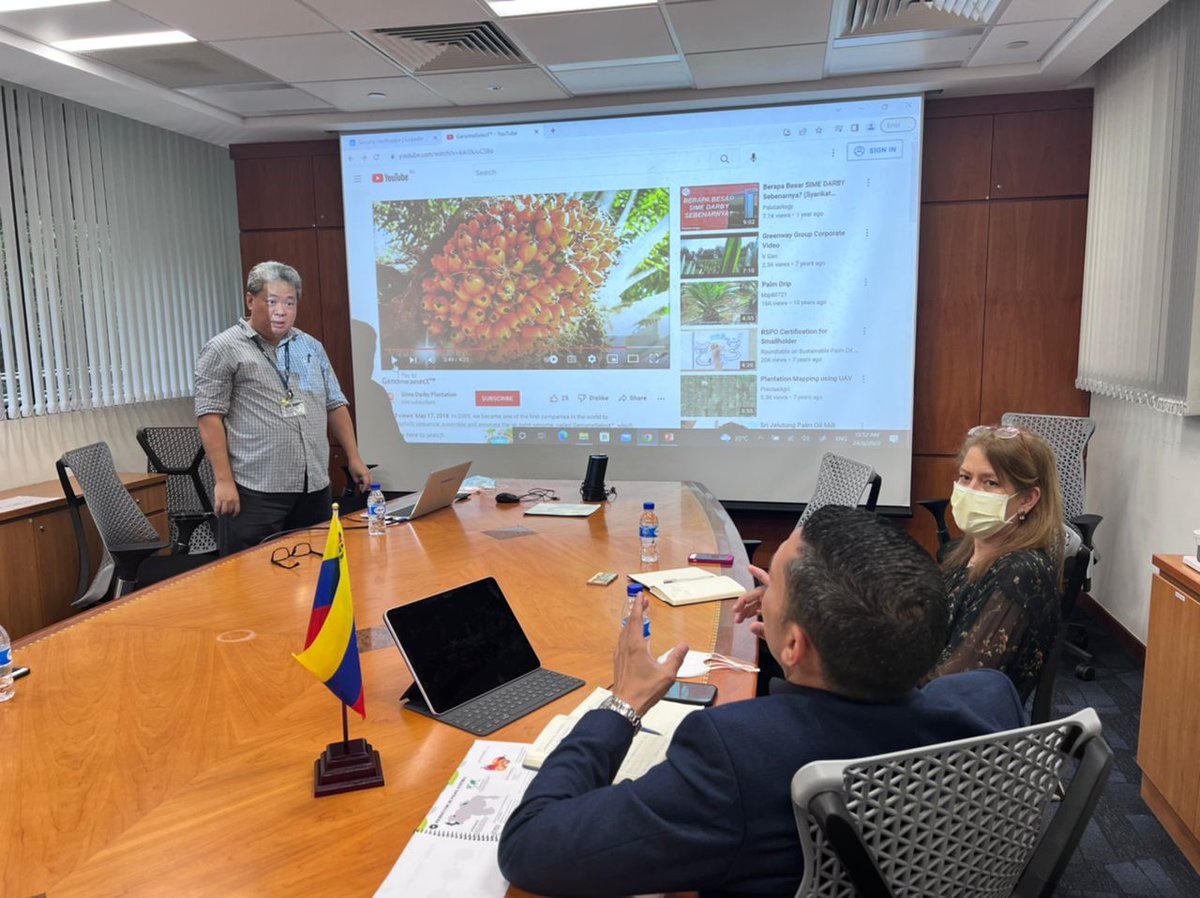 RomeroFelixE's tweet image. #26Ago| Iniciamos nuestra reunión en la National University of Singapore🇸🇬, recibiendo excelentes noticias para la juventud venezolana 🇻🇪 y debatiendo el desarrollo de un programa de reproducción a largo plazo para mejorar la calidad de las semillas de Aceite de Palma.🌴