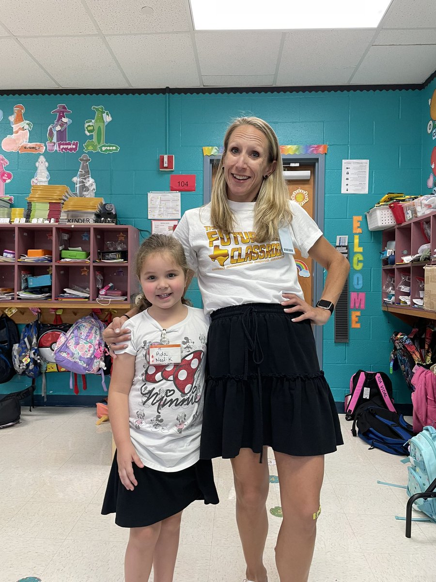 Ms_Neals_class's tweet image. Twinsies with my sweet kiddo today!!