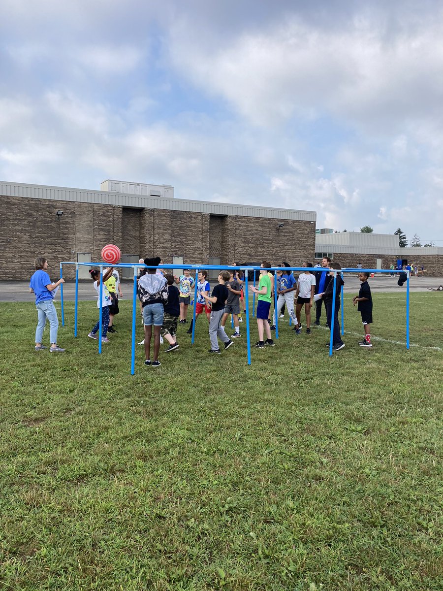 MrsKelleyMath's tweet photo. 6th grade adventure day!!!  Team building all around #WestIsBest @MsAmieLadd https://t.co/mkRtuT1qTc