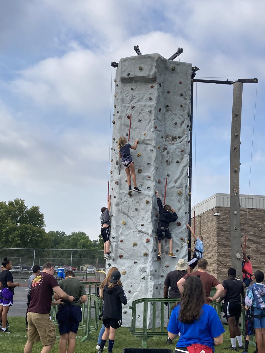MrsKelleyMath's tweet photo. 6th grade adventure day!!!  Team building all around #WestIsBest @MsAmieLadd https://t.co/mkRtuT1qTc