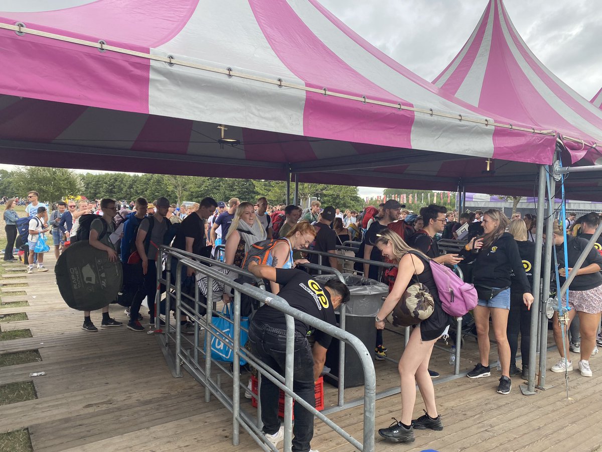BadToxic's tweet photo. Just #arrived at the #Mysteryland #camping, built up the #tents & fetched my #coldBeer.
#arrival #Ankunft #entrance #Eingang #Zelt #Zelte #tent #camping #Zelten #PompStation #Heineken #beer #Bier #kaltesBier #festival #MysterylandFestival #musicFestival #Musikfestival https://t.co/Zsv6FfpHjX