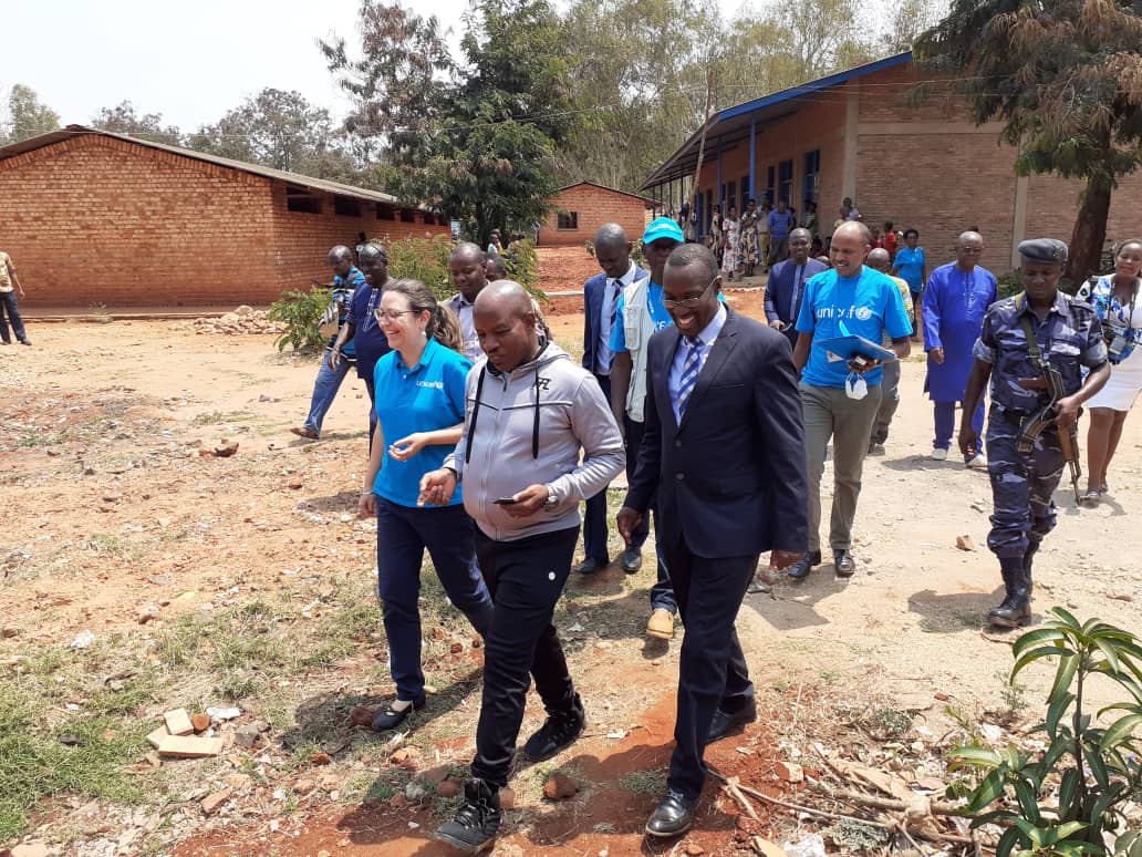 UNICEF_Burundi's tweet photo. UNICEF_Burundi officially handed over to the @MESRS4 various materials aimed at improving the learning conditions of children &amp; the quality of the Ministry's central and decentralized services. This material cost US$ 624,626. #ECOFO #Karurama &amp; #Kabondo @radioscolaire1 (1/2) https://t.co/TZWxmwrewB