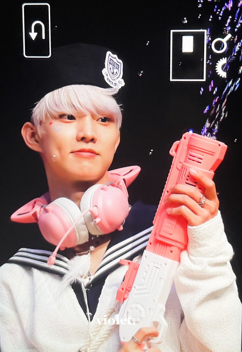 220826 머리부터 발끝까지 귀여우

#THEBOYZ #더보이즈 #지창민 #큐