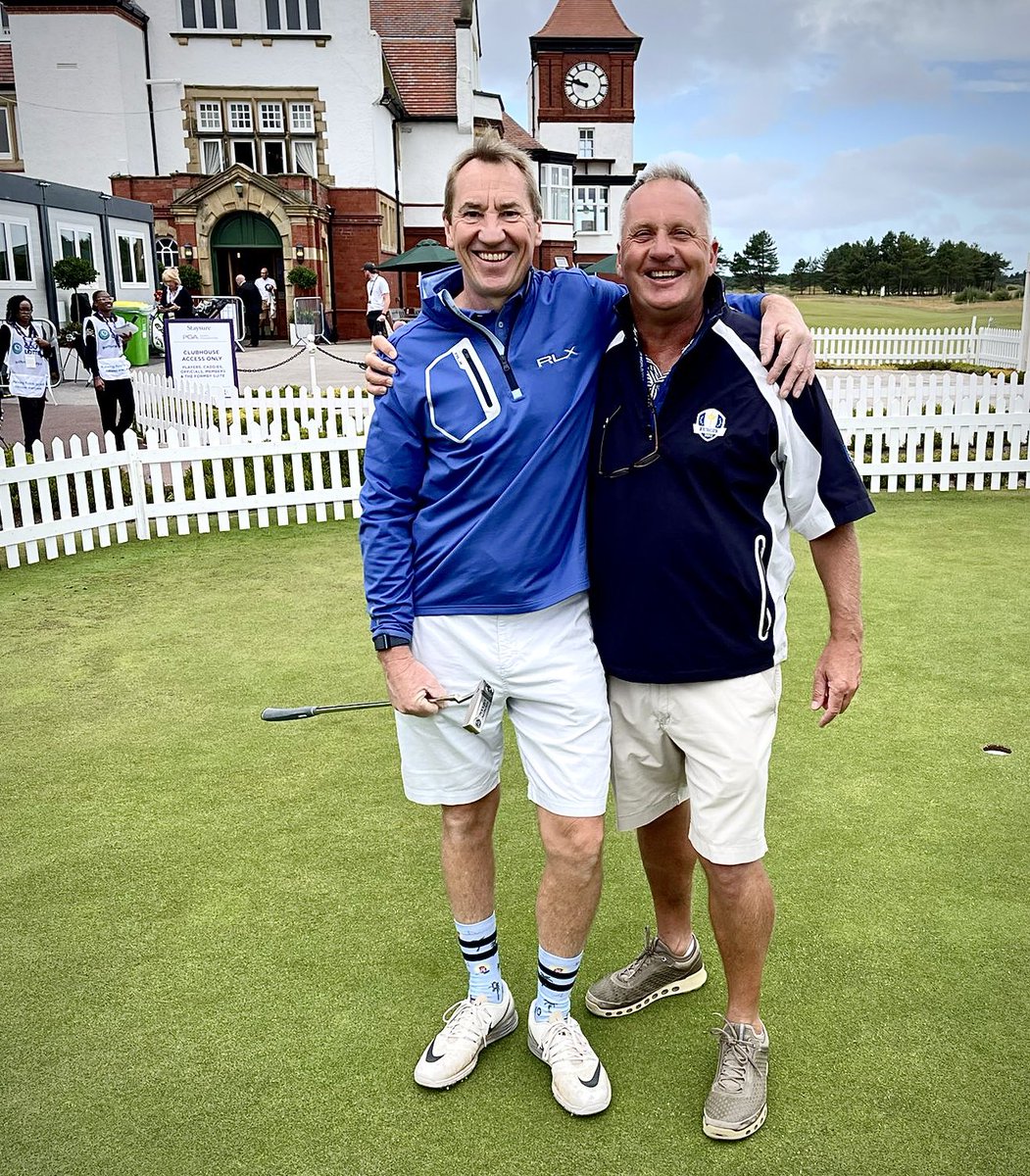 Long time caddying colleagues in the same group @FormbyGolfClub in PGA Seniors but one of them is playing..!! Give you a clue…it’s not @gottothetopat51 good to see John McLaren on the other end of the bag. Ex @Paul_Casey and @LukeDonald #johnnylongsocksmclaren