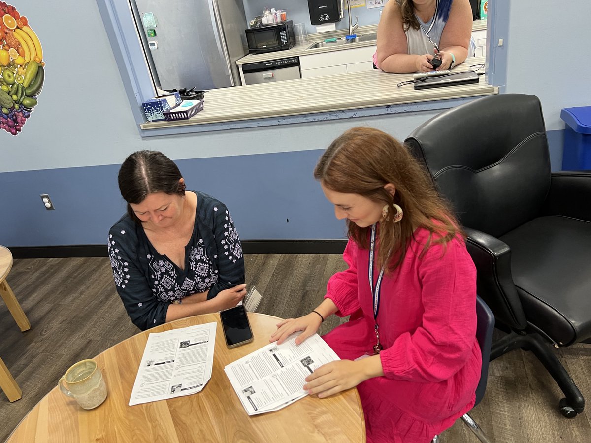 JoeMills9's tweet photo. Love working in a school that values professional learning enough to incorporate time for it our weekly schedule! ⁦@BrkstoneCougars⁩ #WhyBrookstone #BrookstonePS #LateStartWednesdays https://t.co/fFHNhiJCLr