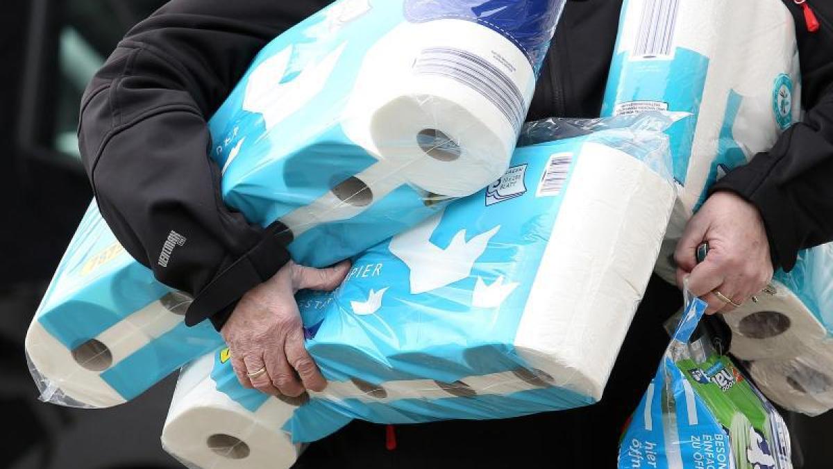 welt's tweet photo. „Die Versorgungssicherheit für Klopapier ist gefährdet“ https://t.co/hrFUQR4PFs https://t.co/Ab5hfLNgnk