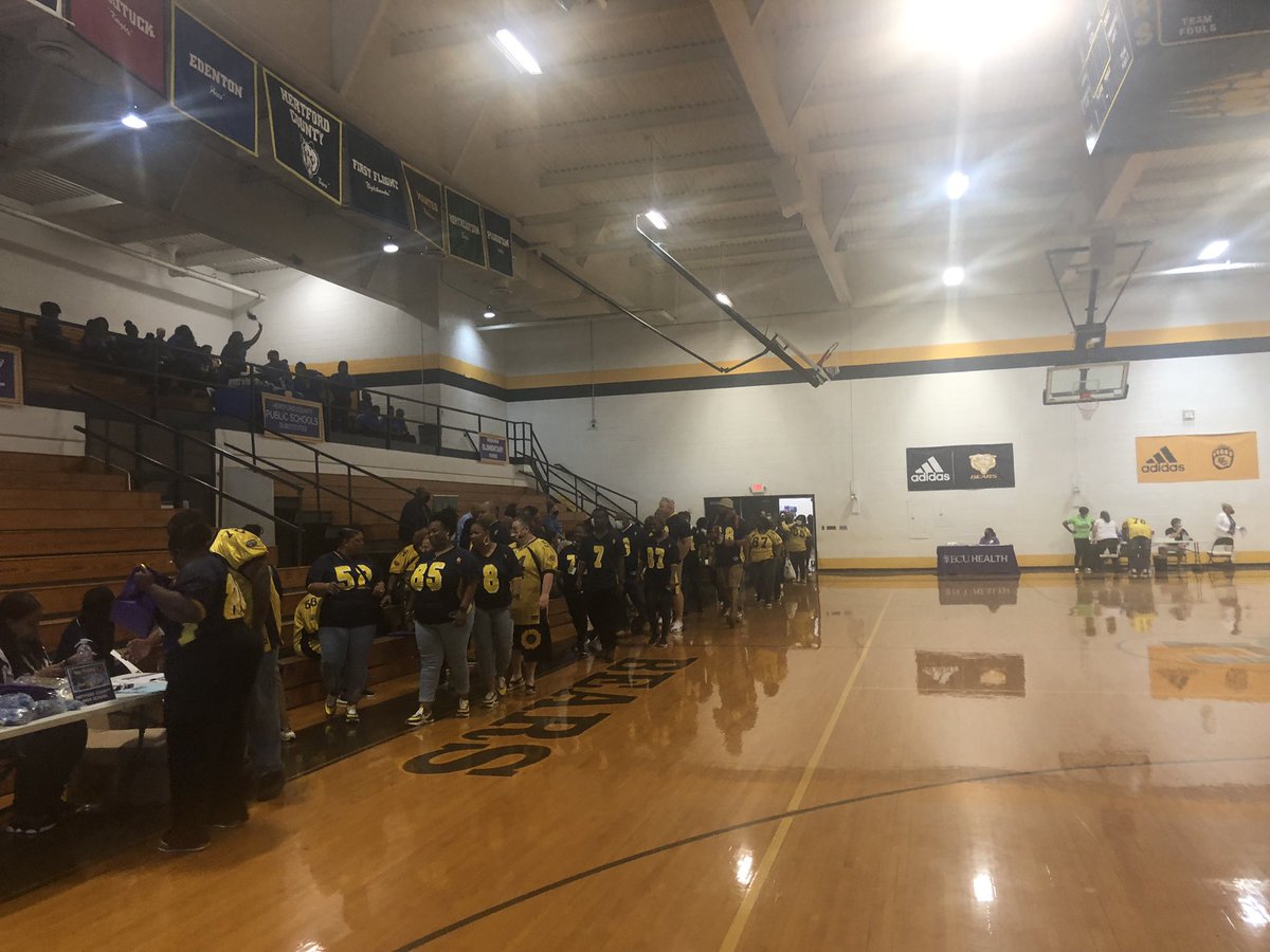 tammi_ward's tweet photo. The greatest time of a @HCPS01 new school year - CONVOCATION #ALLINFORLEARNING #newthinking4newtimes #makingadifference @hertcomiddle @hch_school @HC_BPS @RiverviewEleme1 @csbrownstem @hcearlycollege @AhoskieES https://t.co/tDf0kUoCKf