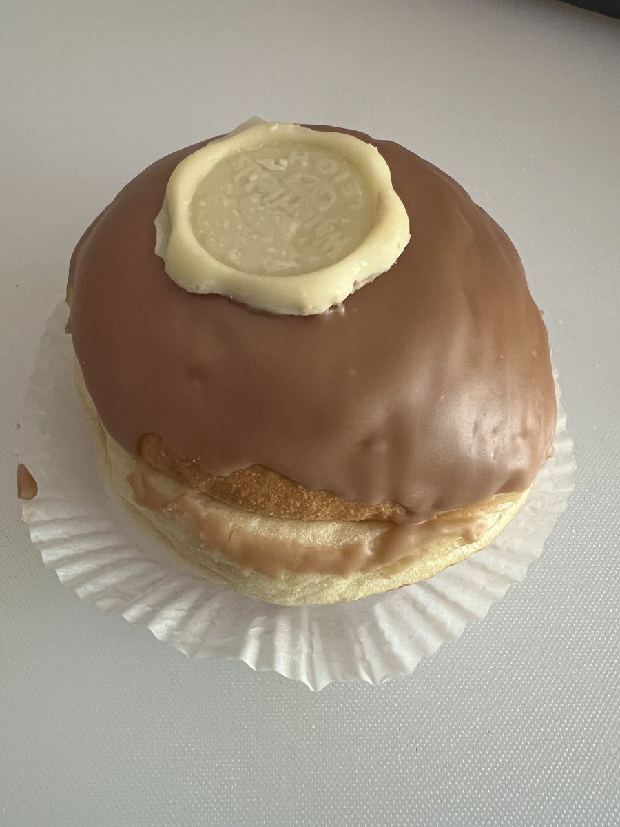 barneysbakes's tweet photo. Are you attending @Creamfields and want affordable cakes, savouries, sandwiches and more? @TheBakeryOutlet if offering special meal deals to #creamfields attendees https://t.co/SsqqRIQpvK