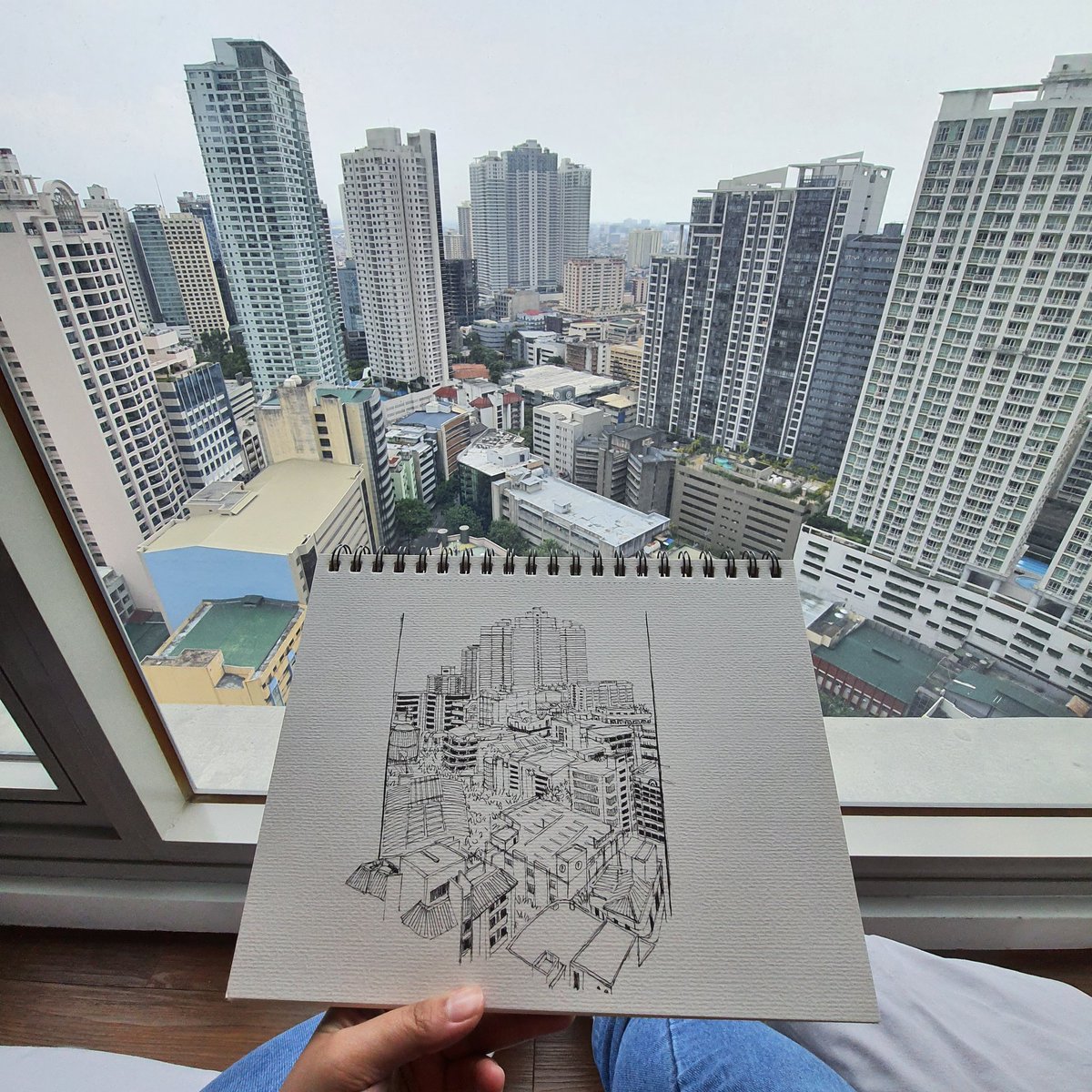 angsatin1's tweet photo. Legazpi Village
Makati
August 26, 2022
Watercolor and Ink on paper
.
.
#uskmanila #uskmnl #uskph #uskphilippines #urbansketchers #manila #urbansketchersmanila #locationdrawing #sketch #sketchwalk #sketching #sketchypeopleph https://t.co/eY1vZeXFqL