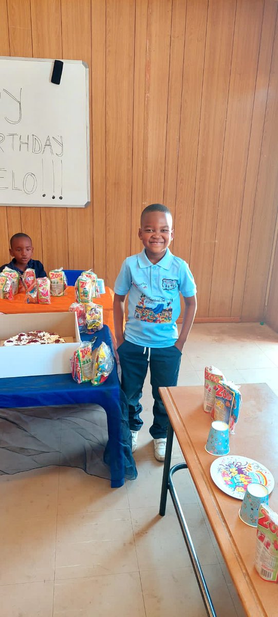 AljayPrimary's tweet photo. 🌍Because it's Friday💃💃 let's just "smile &amp; wave boys" smile &amp; wave~Penguins of Madagascar.

Our Friday was accompanied with a piece of cake🍰~Happy Birthday!!!Neelo you are loved🎊

#Issafriday
#aljayprimaryschool
#happyweekend https://t.co/COaHnnagSm