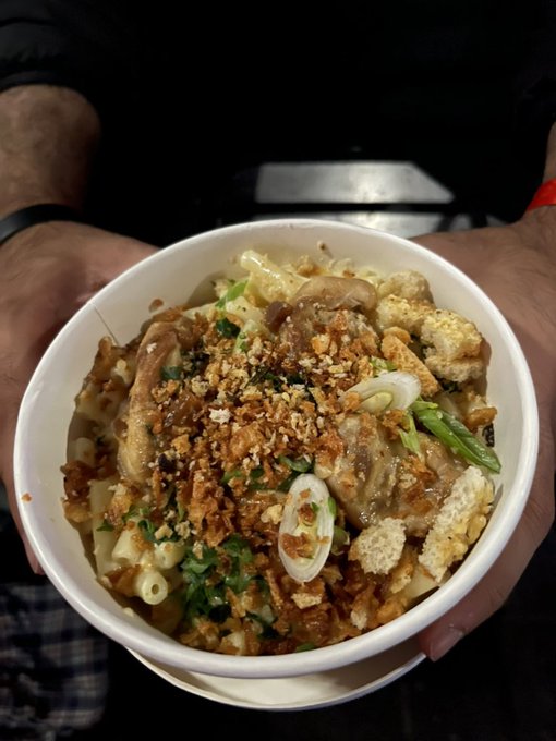 LanScran's tweet photo. Chicken pesto mac pot from Qjacker at @IGFestUK. Submitted by @_squareCS_.

💷 £8.50 https://t.co/8lktlfb9f4
