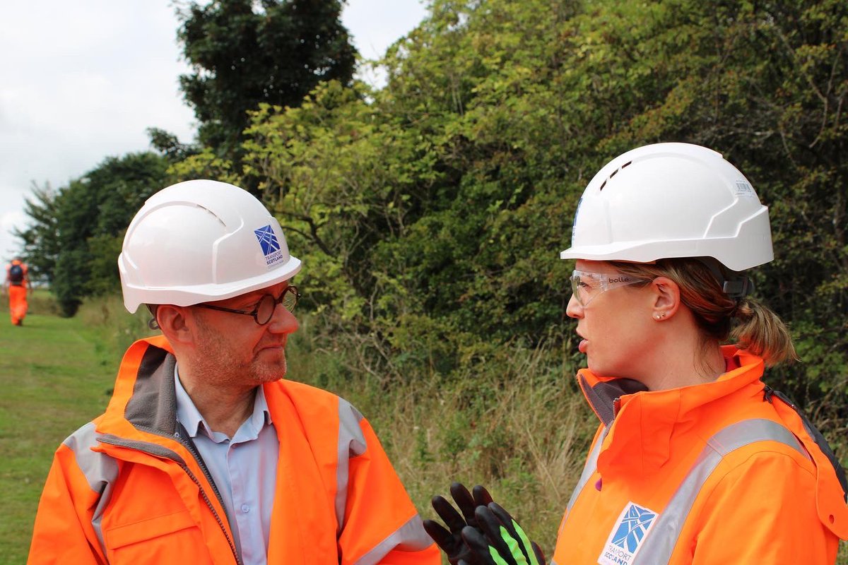 👷‍♀️ @JennyGilruth MSP was pleased to welcome the Minister for Active Travel, Patrick Harvie MSP to Cameron Bridge as part of a site visit to the new Levenmouth Rail Link. 

🛤 This is backed by over £120m of @scotgov funding and is on track for delivery in early 2024.