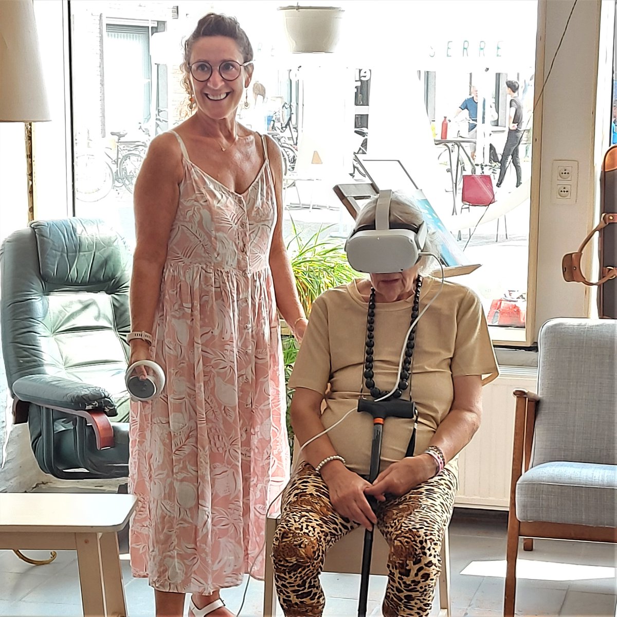 Van_Damme_Sara's tweet photo. Gisteren openden we de Digibank De Serre in #NieuwGent met een heus digifeest voor de wijk en dat werd gesmaakt door de bezoekers! #Einclusie #digitalekloof  #Digibanken
https://t.co/M84VTtpZF3
Een mooie samenwerking van @departement_wse @Stadgent @District09Gent &amp; partners! https://t.co/tGM1xyxzZ9