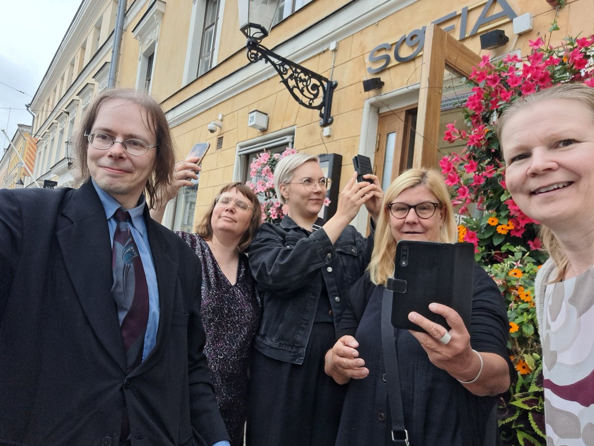 KJoronen's tweet photo. Suomen Akatemian rahoittaman monitieteisen TUBEDU (Tubettajat nuorten mielenterveyden vertaistukijoina) -konsortion kick off -kokous. Huipputiimi koolla – tästä se lähtee! https://t.co/pmani4gCSg