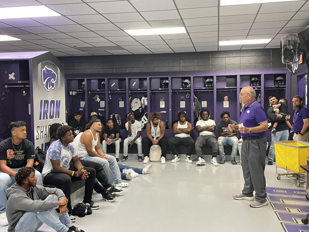 The goat !! RT <a href="/blitzemD/">Coach Schulz</a>: What a great message this morning from Former Humble HS Football Coach Neil Quillin!  Thanks for coming by and talking to our players! #BLEEDPURPLE #FAM1LY #HHSNEXTLEVEL <a href="/HumbleISD_Ath/">Humble ISD Athletics</a> <a href="/FootballHumble/">Humble Wildcats FB</a>