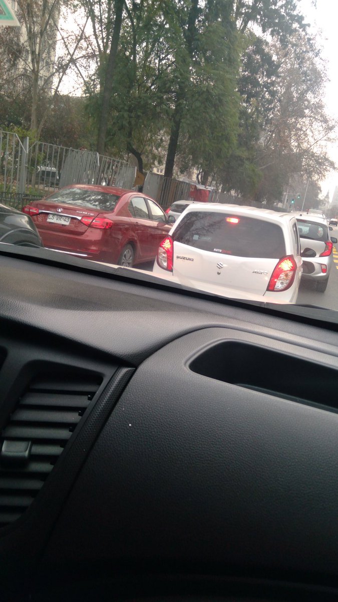 ManriquezStorm's tweet photo. OYE YA POH SINCRONICEN LOS SEMAFOROS EN LA ALAMEDA,QUIENES SON LOS RESPONSABLES DE ESTOS TACOS ???
MUNICIPALIDAD?
VIALIDAD?? QUE HORROR!!! https://t.co/usw8Oybmad