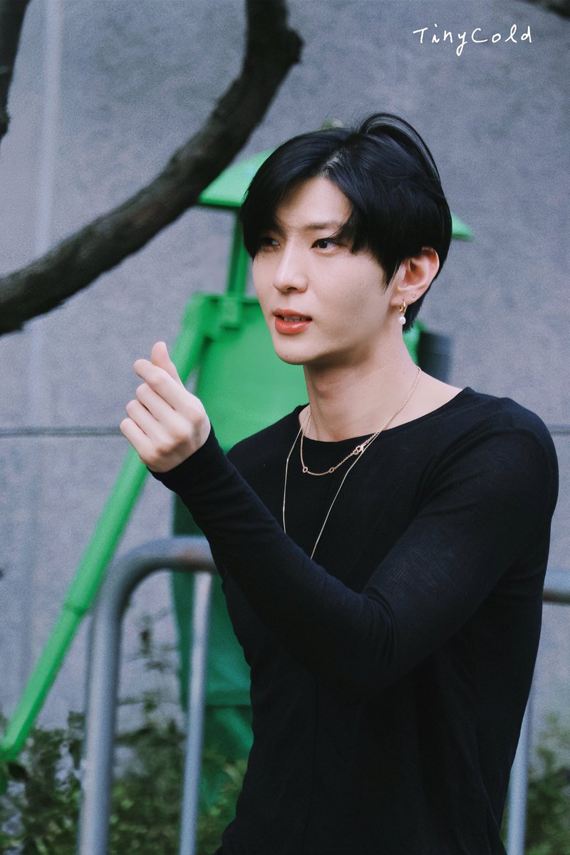 220826 뮤뱅출근길
-
택운이 흑발 너무 잘어울려서 어뜨캠🥺
<a href="/JUNGTW_LEO/">VIXX_LEO 정택운</a> 

#빅스 #VIXX #레오 #LEO #정택운
#Losing_Game
#Piano_man_Op_9