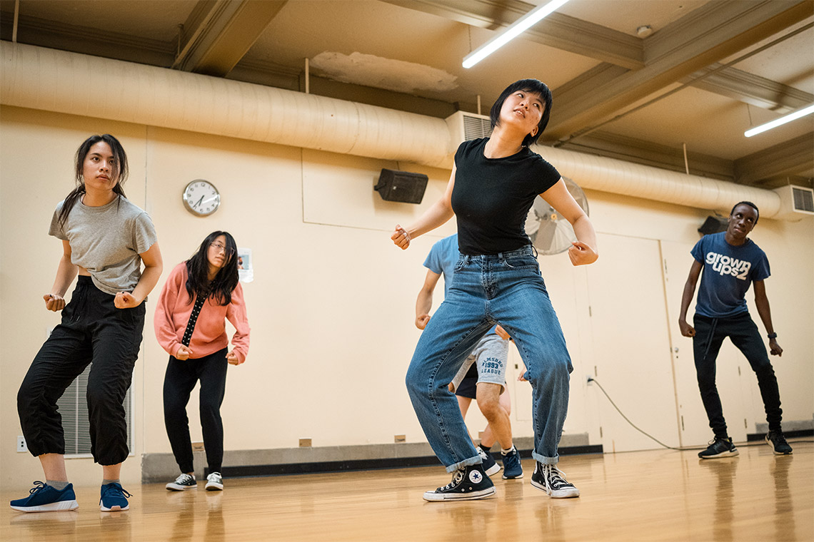 UofT's tweet photo. #UofTBackToSchool: From eSports to K-pop, #UofT hosts hundreds of community-oriented clubs &amp; student groups #UTogether 🙌 https://t.co/Otz6J9oEJj https://t.co/x8JhOn6xEE