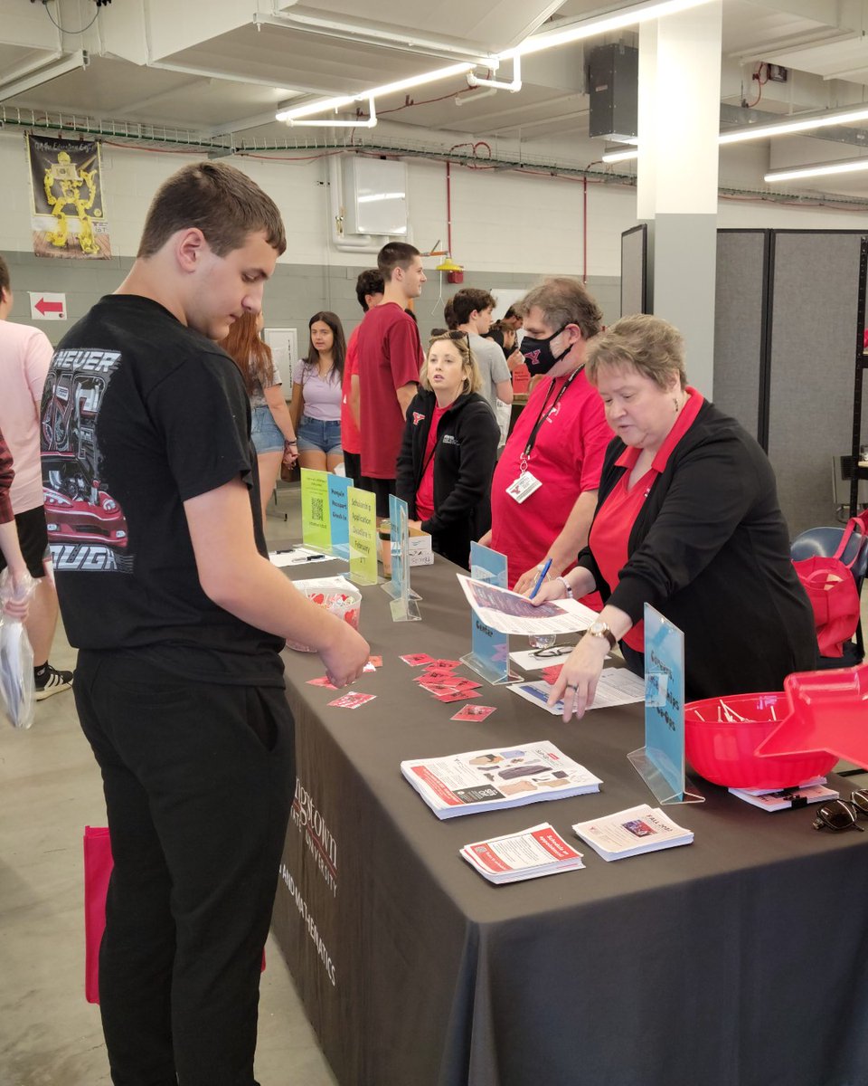 We welcomed our new STEMguins at STEMFest yesterday! The students learned about our STEM student organizations, met faculty and made new friends! We ended with a watermelon explosion. Looking forward to another great semester 🐧 👏