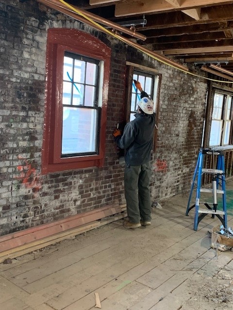 PROSOCO's tweet photo. A $1 billion, multi-dorm update at a New England university included FastFlash around hundreds of windows. According to the installer, "A nice feature of FastFlash is it ties into itself very well. It made the repairs and tying-in easy." Full story: https://t.co/1rfiYaxHfn https://t.co/iCmuz8174T