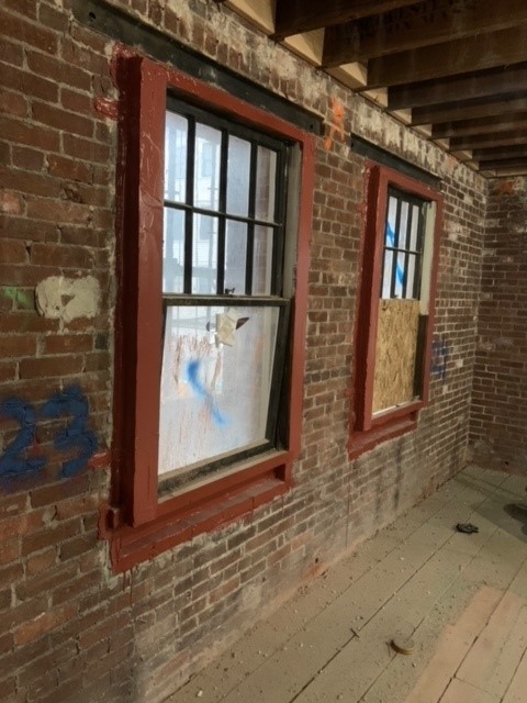 PROSOCO's tweet photo. A $1 billion, multi-dorm update at a New England university included FastFlash around hundreds of windows. According to the installer, "A nice feature of FastFlash is it ties into itself very well. It made the repairs and tying-in easy." Full story: https://t.co/1rfiYaxHfn https://t.co/iCmuz8174T