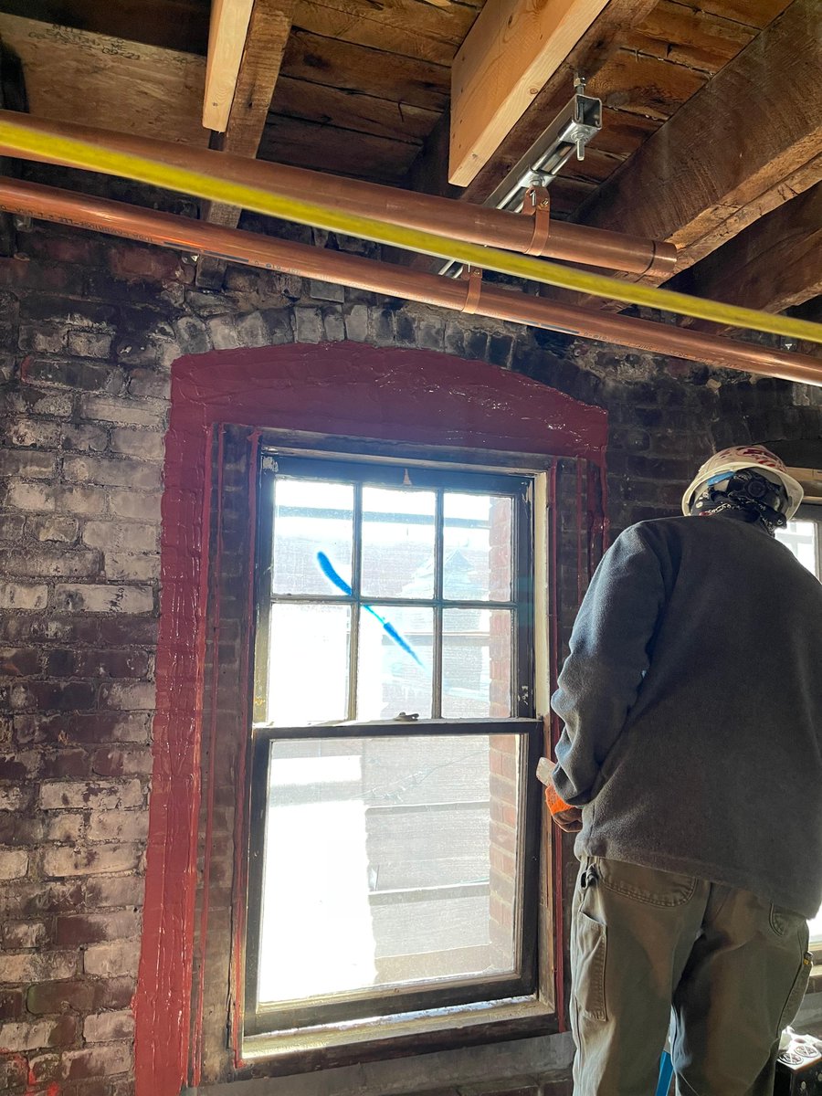 PROSOCO's tweet photo. A $1 billion, multi-dorm update at a New England university included FastFlash around hundreds of windows. According to the installer, "A nice feature of FastFlash is it ties into itself very well. It made the repairs and tying-in easy." Full story: https://t.co/1rfiYaxHfn https://t.co/iCmuz8174T