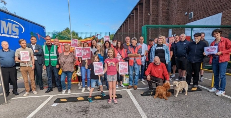 DaveKennedyCWU's tweet photo. Action not Words. Local MP @NavPMishra supporting the Stockport RMG Pay Picket along with members of the Trades Council and the Labour Party #StandByYourPost #TheCWU https://t.co/OrMNXF2oK5