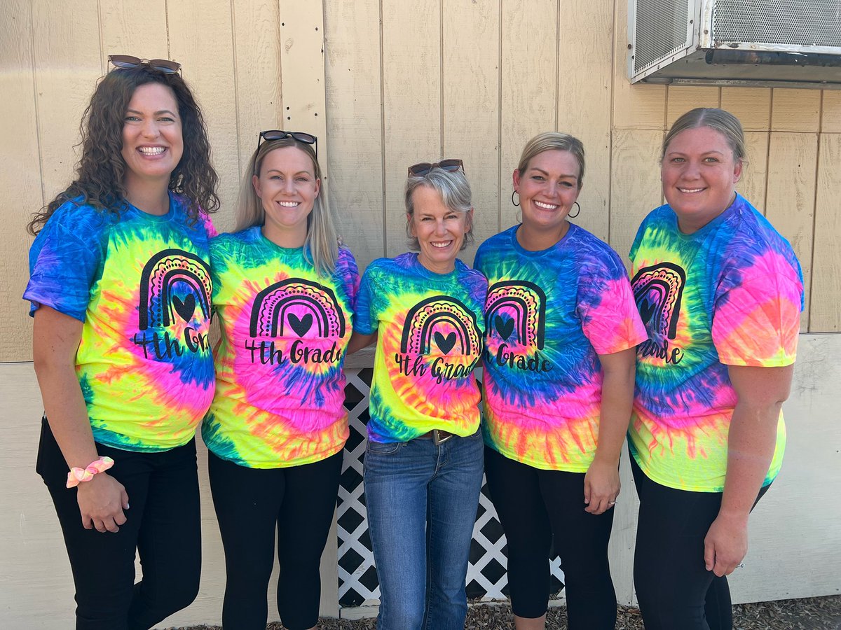 HyblaValley4th's tweet photo. 4th grade is looking forward to a bright school year! @HyblaValleyES #4thgraderocks #HyblaValleyHuskies https://t.co/jdr1j4lRPS
