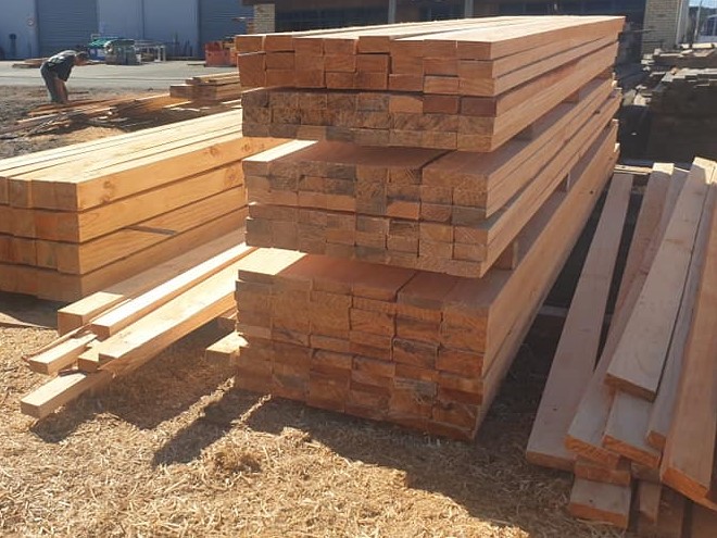 #FieldResults

Throwback to that time the boss cut 5m3 (2200bft)  after a celebratory night out, in four hours 😃

Work hard, play hard.

The Peterson Winch Production Frame is a workhorse for sure!

petersonsawmills.com/portable-sawmi… 

#PetersonSawmill #PortableSawmill