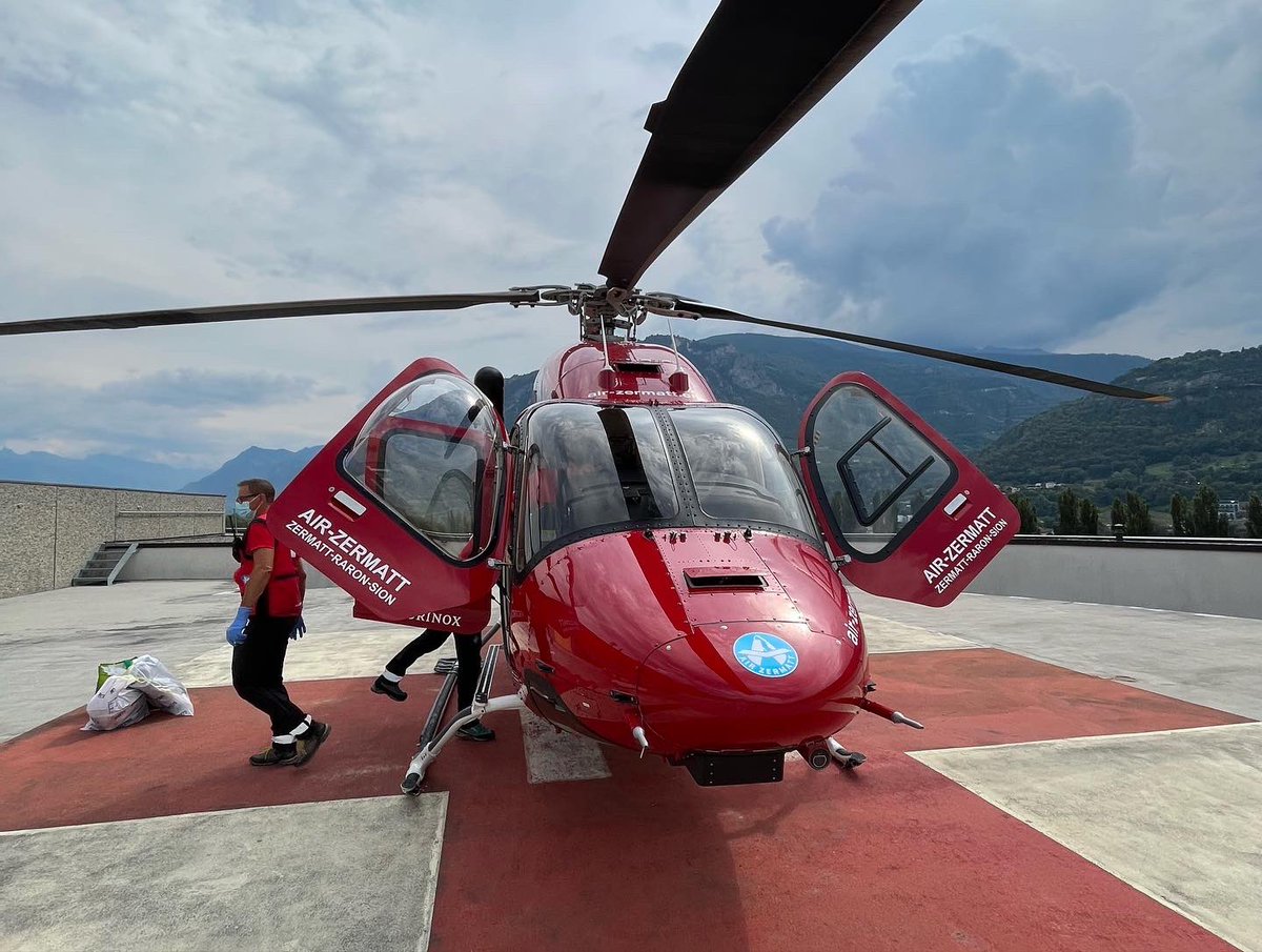Nice ending to training month on intensive care. Got to see Air Zermatt at work. Starting next week finally in 12 hour shift.
 #Airzermatt #hopitalduvalais #HVS #Valais #soinsintensifs #intensievezorgen #ICU