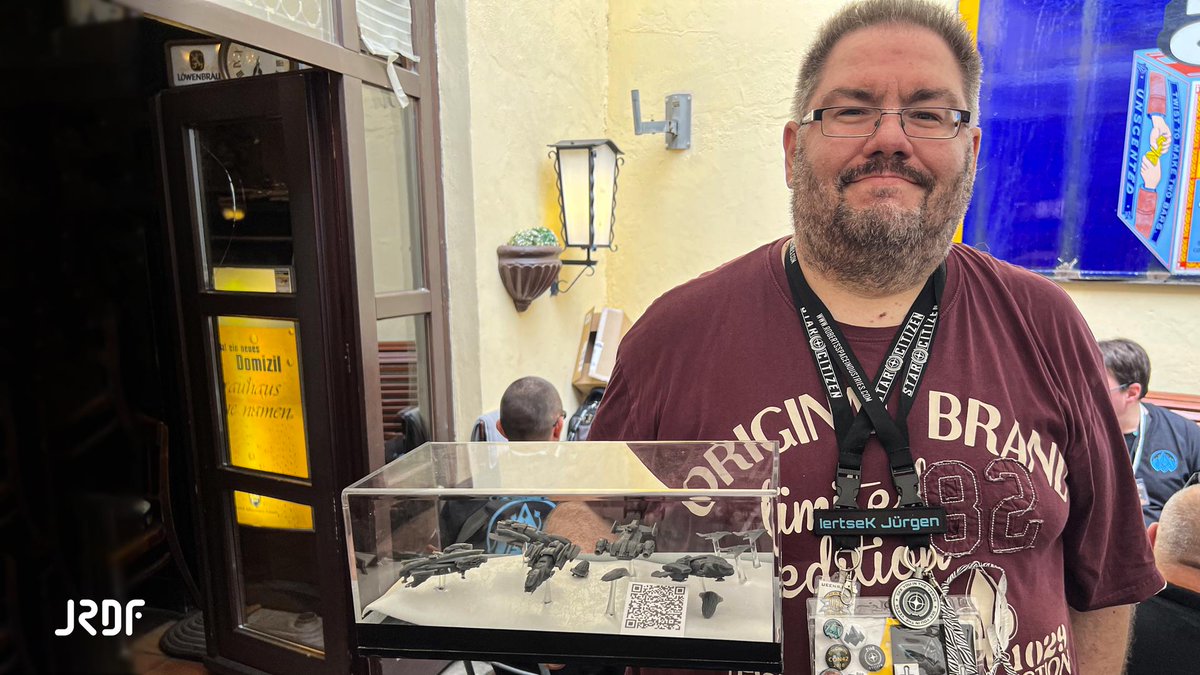JRDesFab's tweet photo. I am so grateful for the love&amp;support from our community. We haven't put much out kit wise cuz we've been busy with our secret project, but @Lertsek showed up with a #diorama at #GamesCom #BarCitizen.

The JRDF community is amazing. Thank you

- Kals

#FeedbackFriday #StarCitizen https://t.co/vOeqAgqIYb