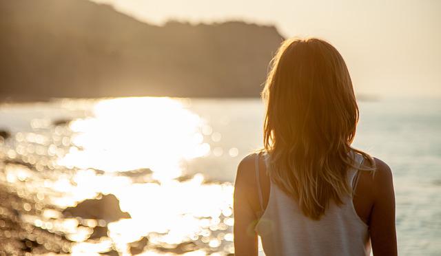 If the warm summer weather &amp; humidity is triggering your eczema flare-ups, you're not alone. ☀️

Dr. Paull is here with a few tips for how you can cope with heat in the upcoming weeks:
…fordermatologyandlaserskinsurgery.com/skin-care/heat…