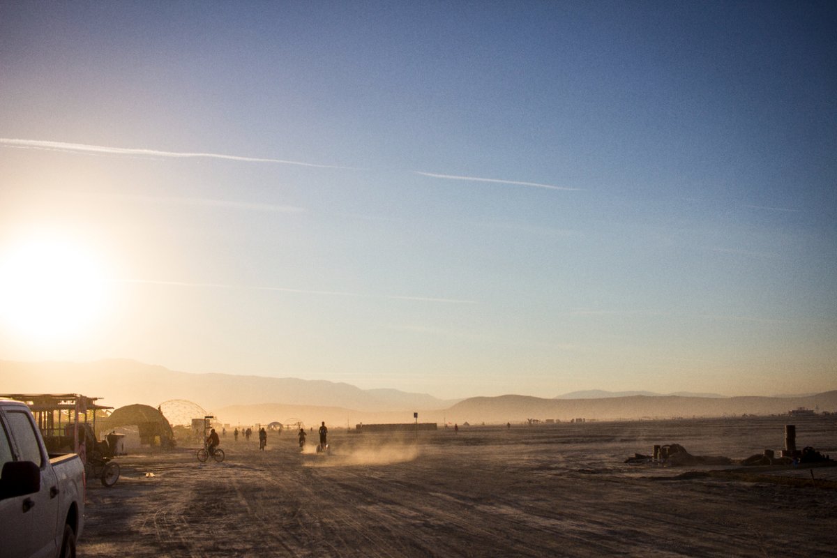 MrArash's tweet photo. Now probably officially headed off grid to #burningman2022. We're probably coming into the dust and finding our way towards will call to pick up our tickets. Gates open Sunday but we're here early to setup the #phoenixsyndrome sculpture so we get in early. #offgridhome https://t.co/rLONgof1It