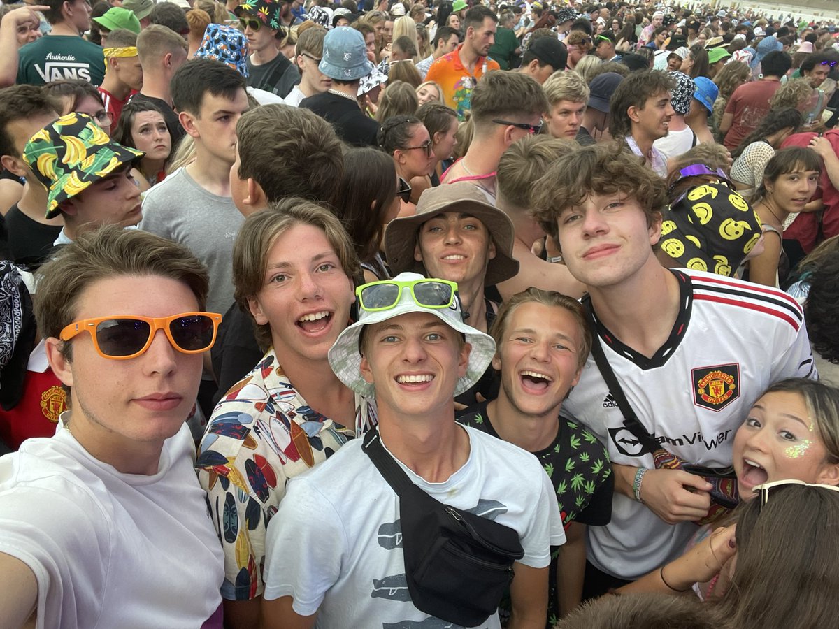 PeterBi91800531's tweet photo. #NoMusicOnADeadPlanet #Ready @glassanimals https://t.co/mWpTI0Fjxl