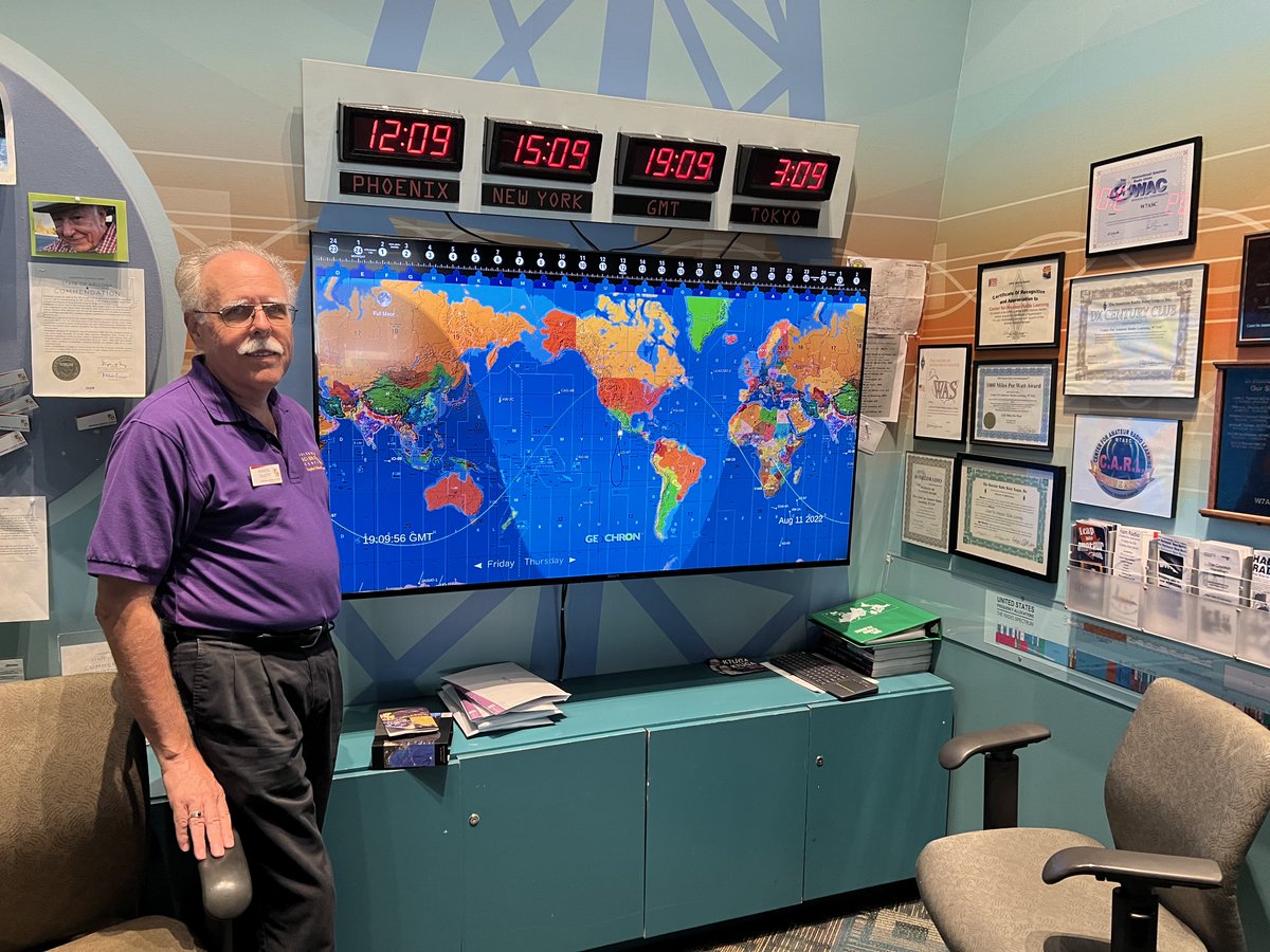 W7ASC_ARC's tweet photo. @wa8zid with our brand new GeoChron Atlas 4k with 64” BRAVIA monitor. ￼ This is the first installment of our new radio equipment, thanks to a grant from @ARDC_73! 

We can’t wait to continue to inspire, educate and engage curious minds through radio science ￼ https://t.co/Zzxf3QZ2jc