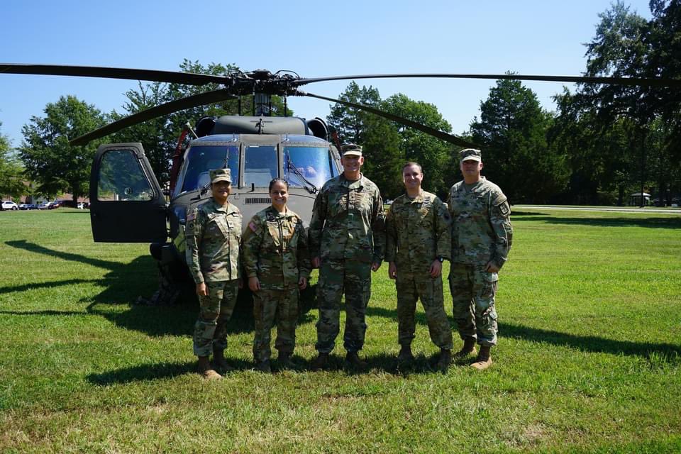SCoE_CASCOM's tweet image. #MeetYourArmy is just one day away! This afternoon, a UH-60 Black Hawk was flown in by soldiers from the VA Army National Guard pilots MAJ Sinnen and pilot CW2 Buonomo! 

The flight crew was greeted by BG Hedenberg, DCG, ARNG, CASCOM, COL McClelland, CoS and COL Rohler, CoS ARNG.