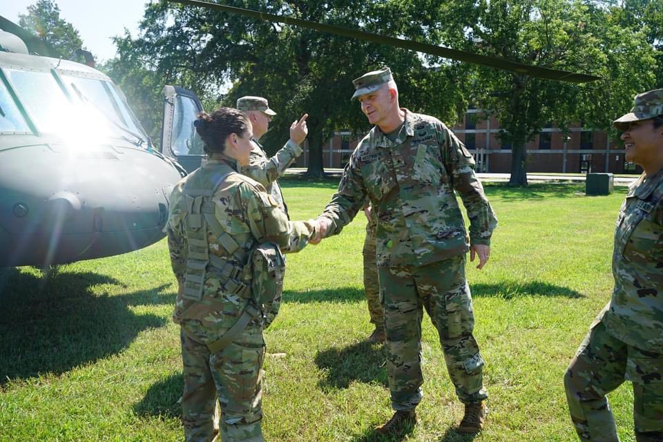 SCoE_CASCOM's tweet image. #MeetYourArmy is just one day away! This afternoon, a UH-60 Black Hawk was flown in by soldiers from the VA Army National Guard pilots MAJ Sinnen and pilot CW2 Buonomo! 

The flight crew was greeted by BG Hedenberg, DCG, ARNG, CASCOM, COL McClelland, CoS and COL Rohler, CoS ARNG.