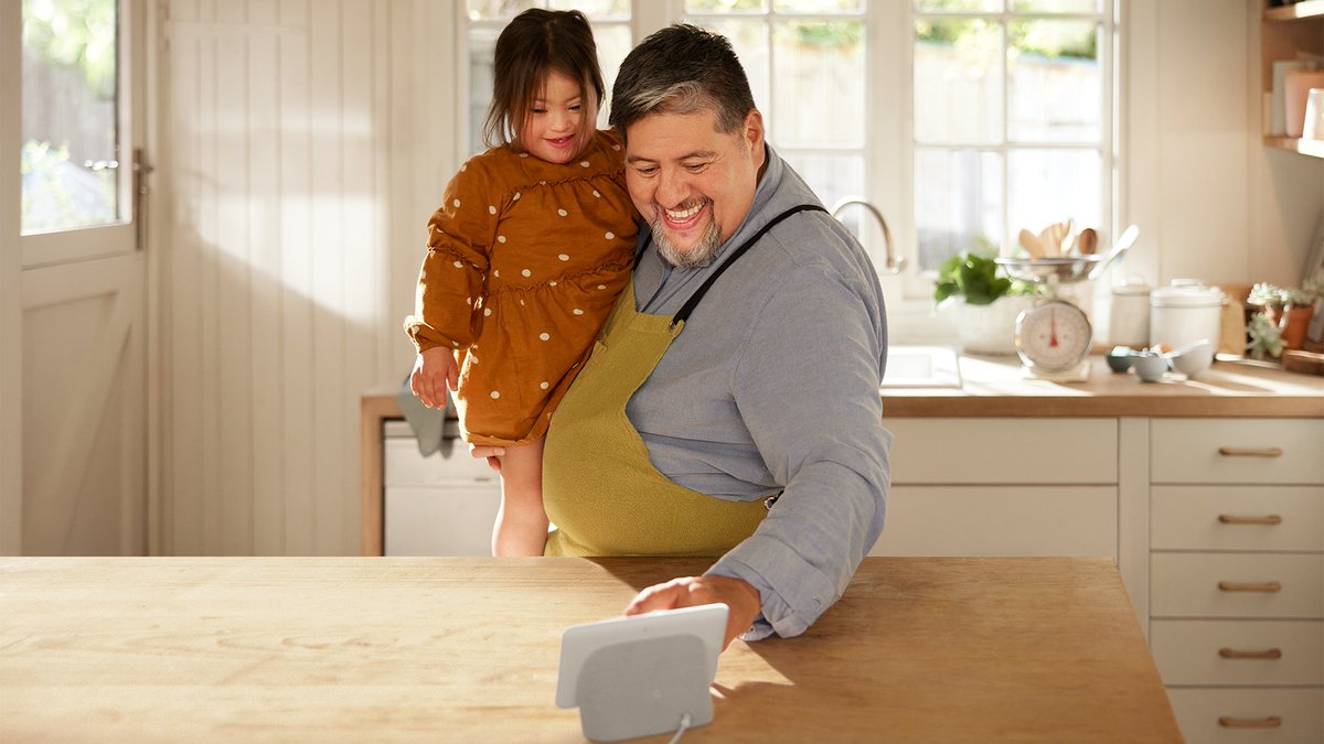 madebygoogle's tweet image. It’s easier than ever to access Google search with #NestHub!

🗣️ Just say, “#HeyGoogle” to get started
👆 Tap the Discovery card for “Search” right on your Nest smart display
🔍 Open the launcher and tap on the Search icon