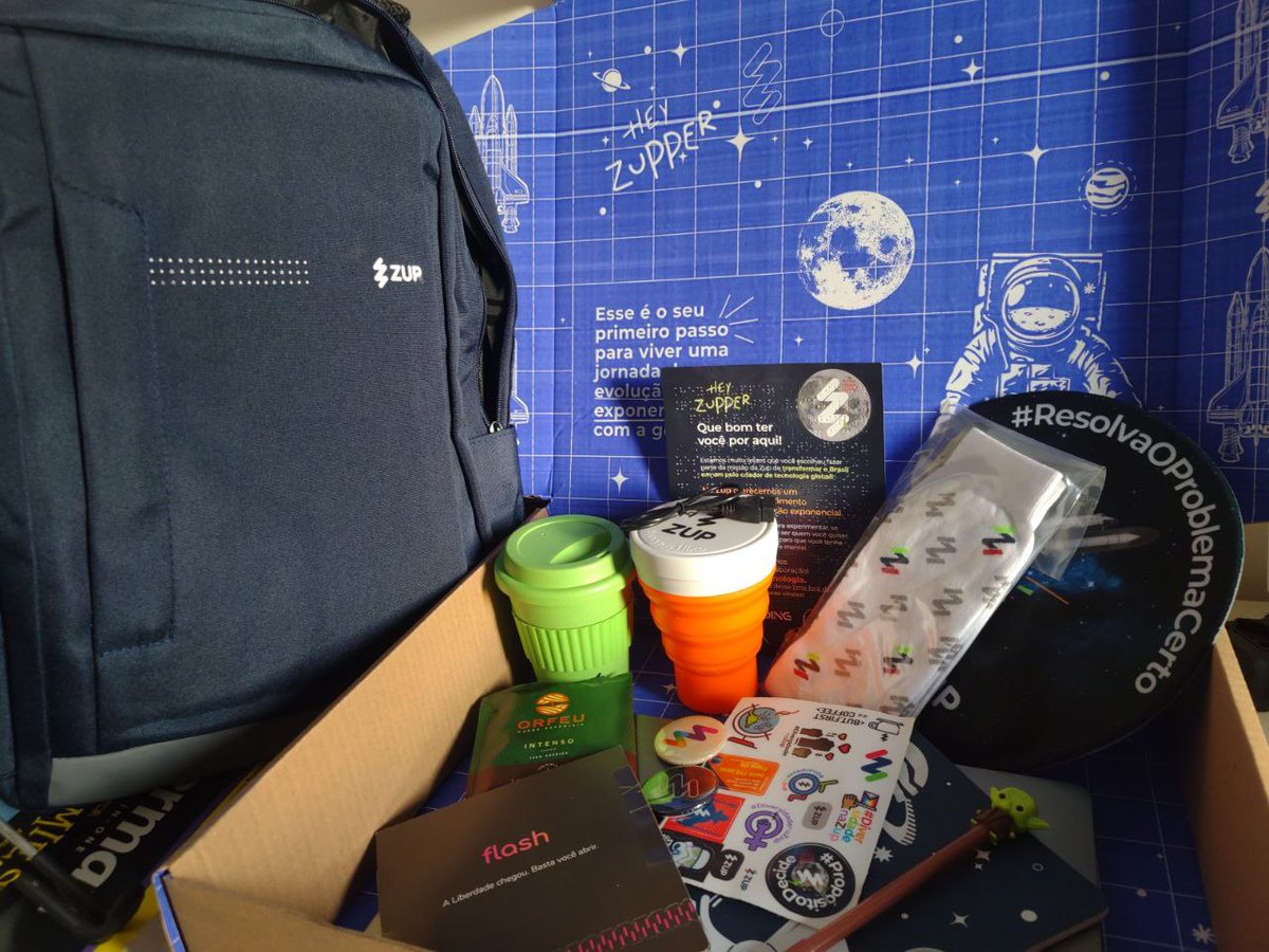 ZupInnovation's tweet photo. Ora ora temos um #KitOnboarding aqui!
Quem foi no nosso estande presencial na @TheDevConf, conseguiu ver um spoiler de como é nosso kit ao vivo! E ai, curtiram? Lembrando que temos vagas, hein! #VemserZupper
E pra você? O que não pode faltar em um kit onboarding? https://t.co/rnD33a5kK9