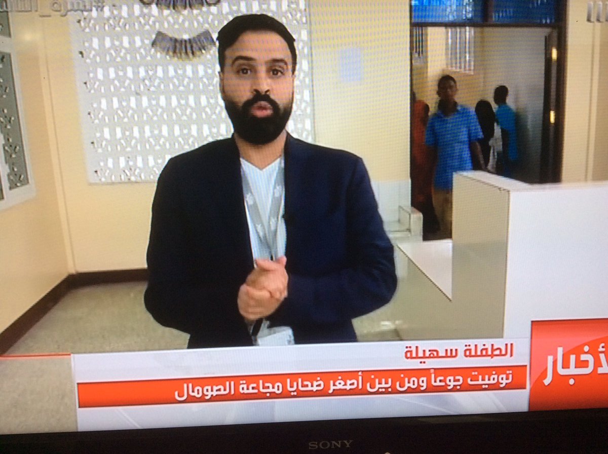 mmm_nabi's tweet photo. الآف من الأطفال في الصومال يموتون جوعا .. وفي بلدان أخرى ترمى آلاف الكيلوات من الرز وغيره في حاويات الأزبال ! https://t.co/PAsrld2gfq