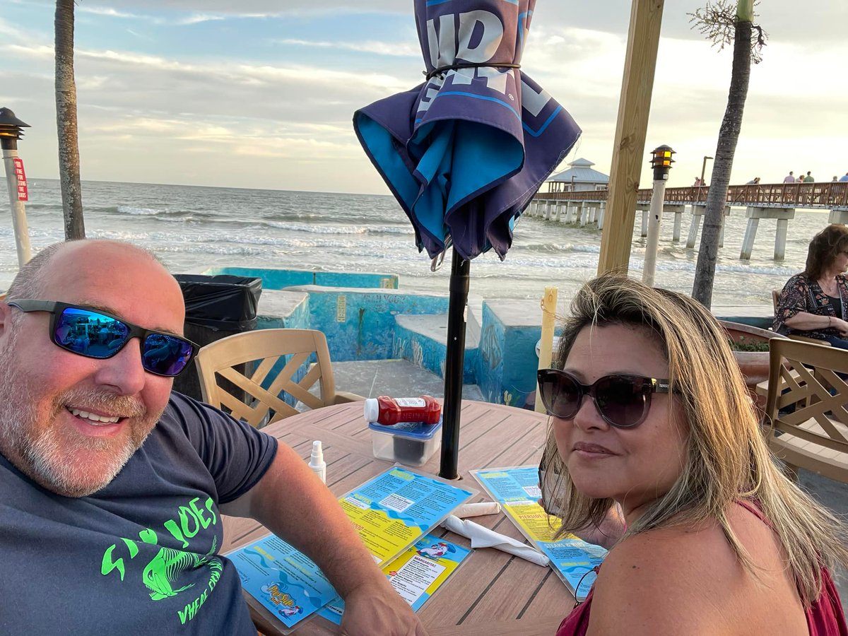 Spend your Friday night enjoying beachside eats and award-winning views at PierSide 😎

📷: Jeff F.

#PierSideGrill #PierSideFMB