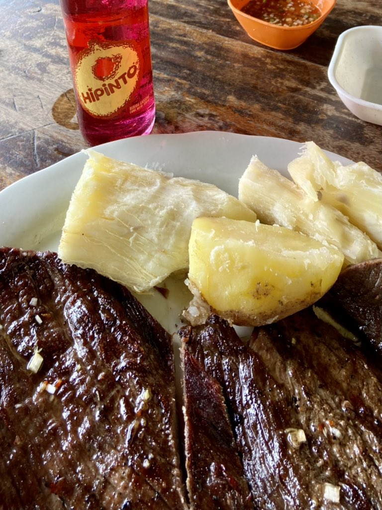 maurobucaro's tweet photo. Almuerzo a lo mero santandereano. Oreada, yuca, ají y kola Hipinto https://t.co/XWmMyB67TV