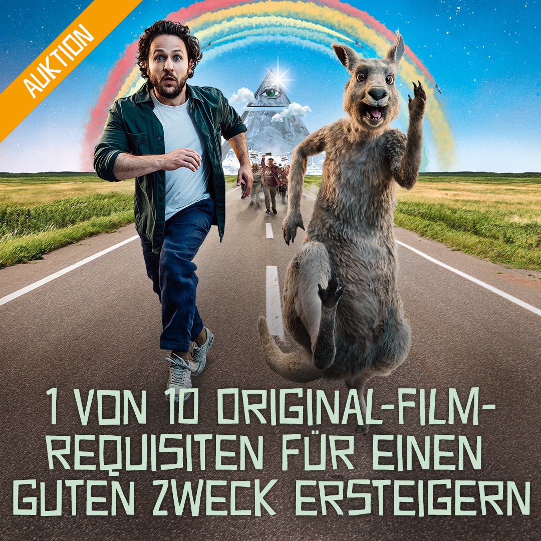 realMarcUwe's tweet photo. Weil auch bei X-Filme alle so furchtbar links-grün-versiffte Gutmenschen sind, haben wir zusammen mit denen auch noch eine Charity-Auktion angelegt. Da könnt ihr aller Hand spektakuläre Requisiten aus der Känguru-Verschwörung ersteigern.  https://t.co/zpkZGX7Rgj https://t.co/zLJsVCW0t6