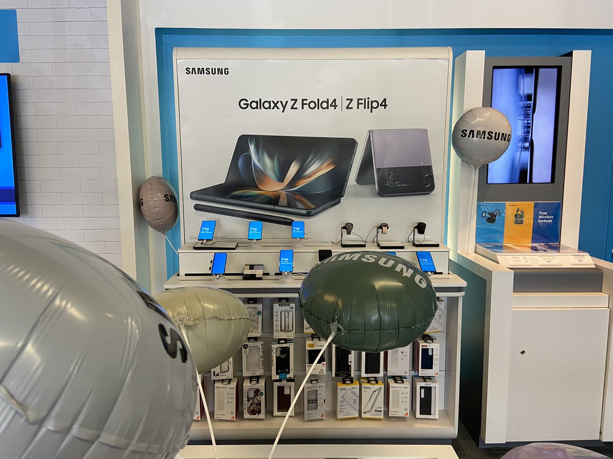 Mike_P_ATT's tweet photo. Samsung Launch Day at AT&amp;T Watauga!!! #WRFlipFold @NTX_Market @gowestregion https://t.co/mHxBfSlt7d