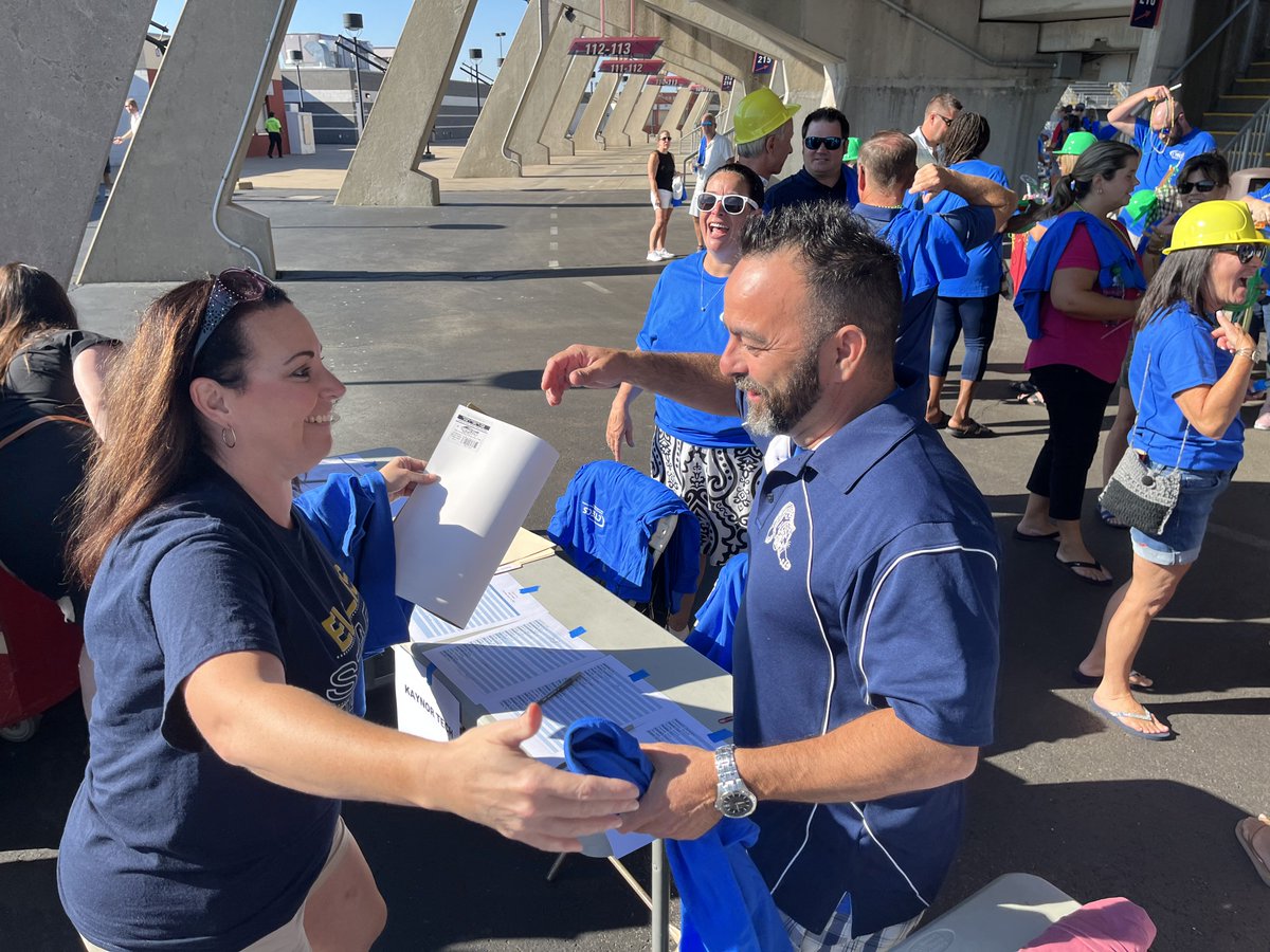 CTTechHS's tweet photo. Yesterday, CTECS staff officially kicked off the 2022-2023 school year at a #convocation celebration to welcome back our teachers and staff from 20 school locations! ๐๐ซ๐๐
Read more about the celebration here โก๏ธhttps://t.co/BFGAMUHcOh
#CTECSworks #BackToSchool https://t.co/Ifqlu1ESIZ