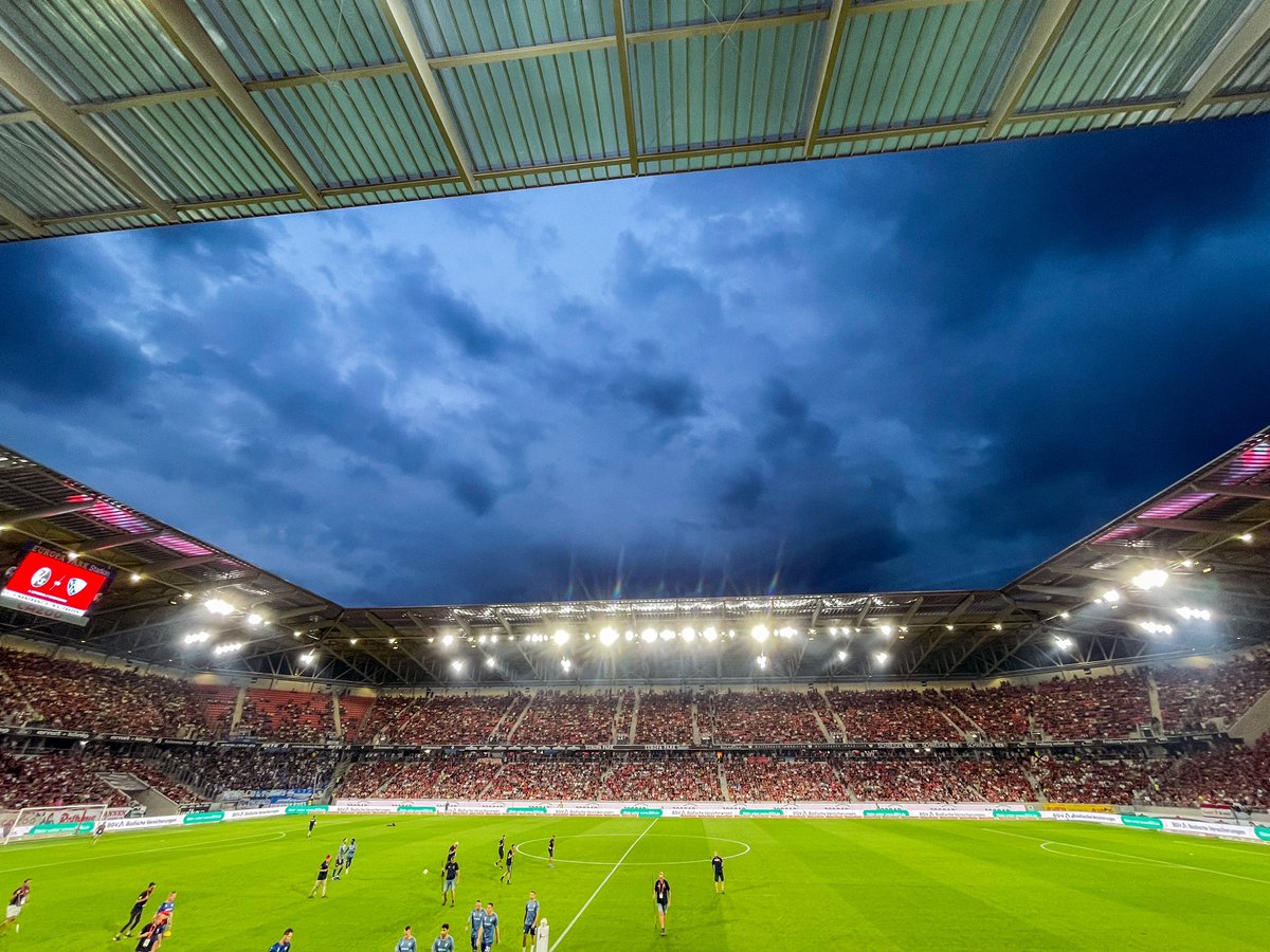 scfreiburg's tweet photo. Noch zehn Minuten bis Anpfiff 👀 https://t.co/5YDxly1lIQ