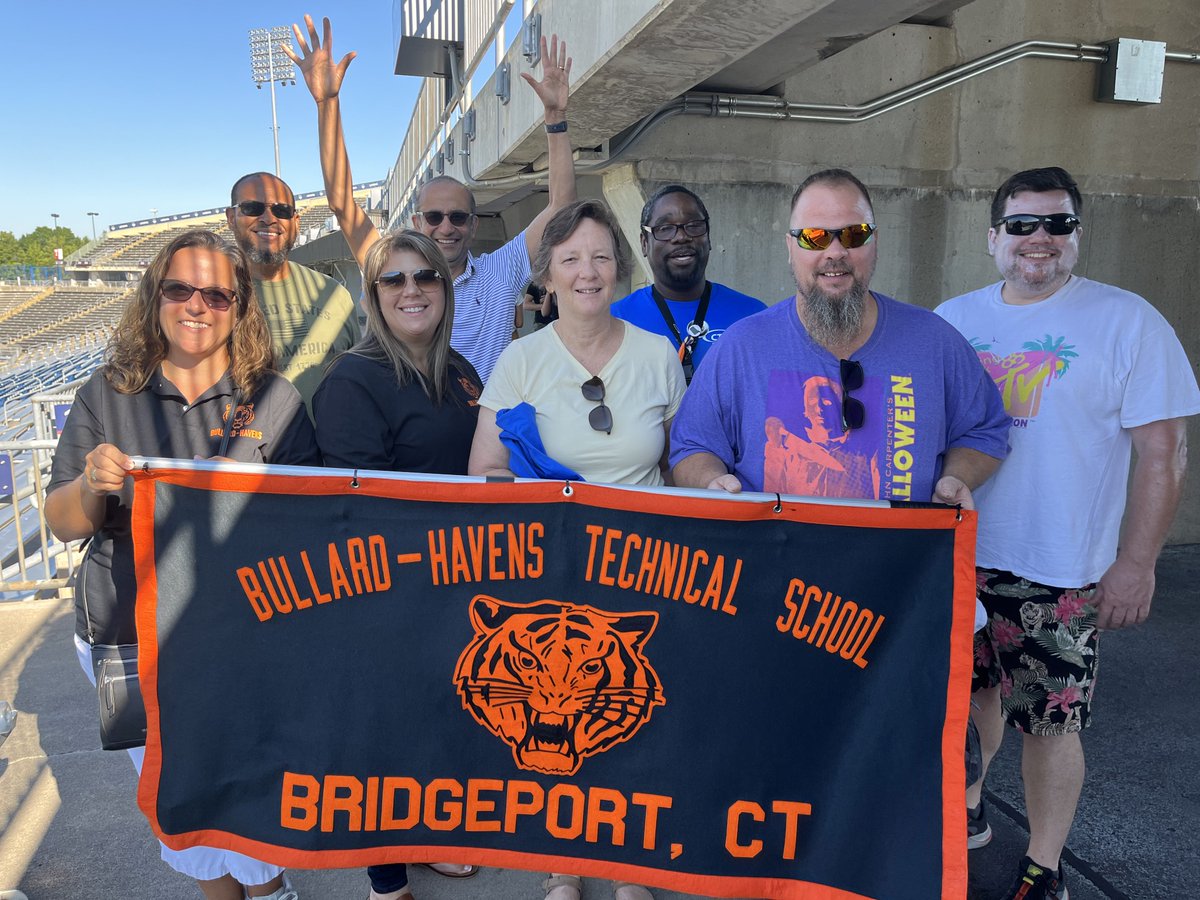 CTTechHS's tweet photo. Yesterday, CTECS staff officially kicked off the 2022-2023 school year at a #convocation celebration to welcome back our teachers and staff from 20 school locations! ๐๐ซ๐๐
Read more about the celebration here โก๏ธhttps://t.co/BFGAMUHcOh
#CTECSworks #BackToSchool https://t.co/Ifqlu1ESIZ