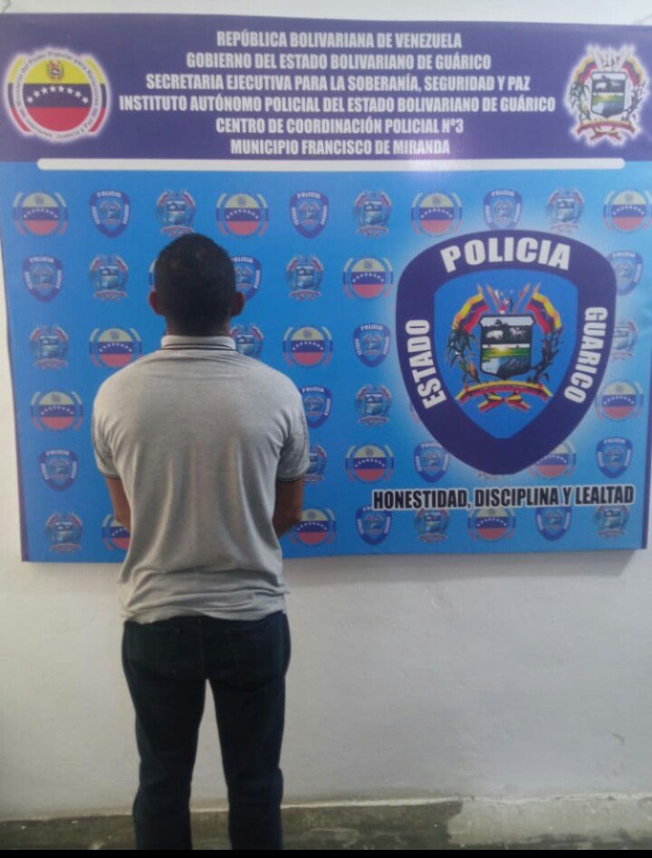 #26Ago|| Dando continuidad al dispositivo de seguridad <a href="/Guaricoseguro/">Secret. Ejecutiva para Soberania Seguridad y Paz</a> funcionarios adscritos al CCP-3, realizaron la aprehensión de un (01) ciudadano por incurrir en el delito de Violencia de Género, el mismo fue puesto a la orden del Ministerio Público.
#PuebloConscienteSiempre