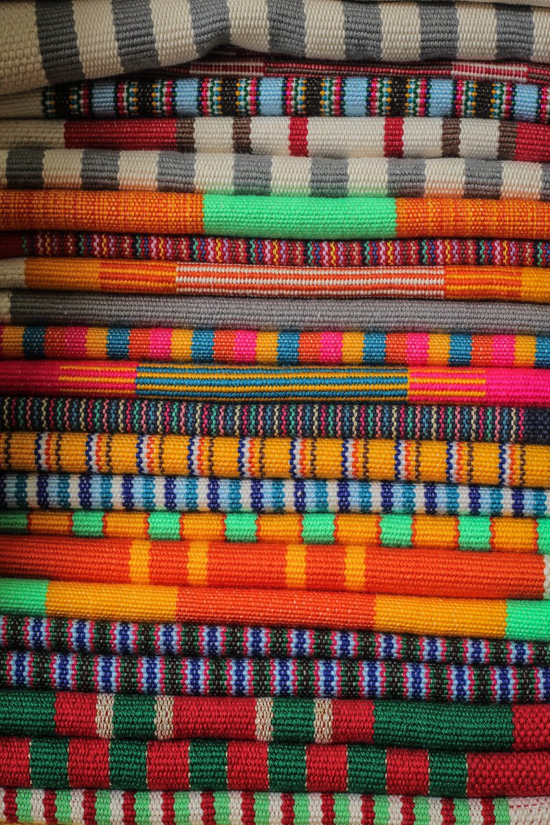 MexCultureDC's tweet photo. Today we bring back #TraditionalFriday traveling to the charming streets of #ValleDeBravo in the State of Mexico, home of the #Mazahua people whose enterprising women are the bearers of a quality textile art that transcends generations. #VisitValleDeBravo #ViernesTradicional 🧵🇲🇽 https://t.co/reIA2jEzLq